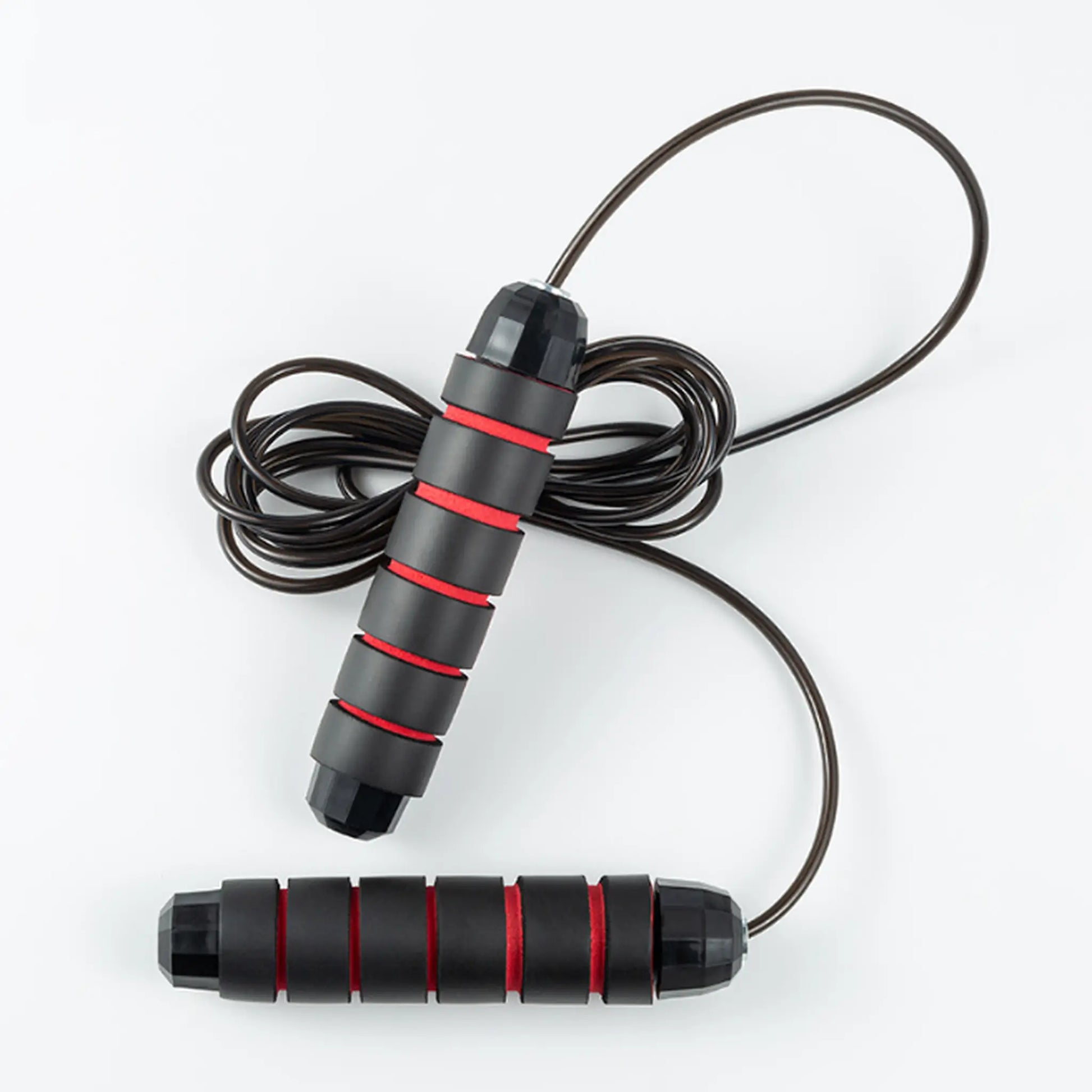 Adjustable skipping rope with ergonomic foam handles and tangle-free cable