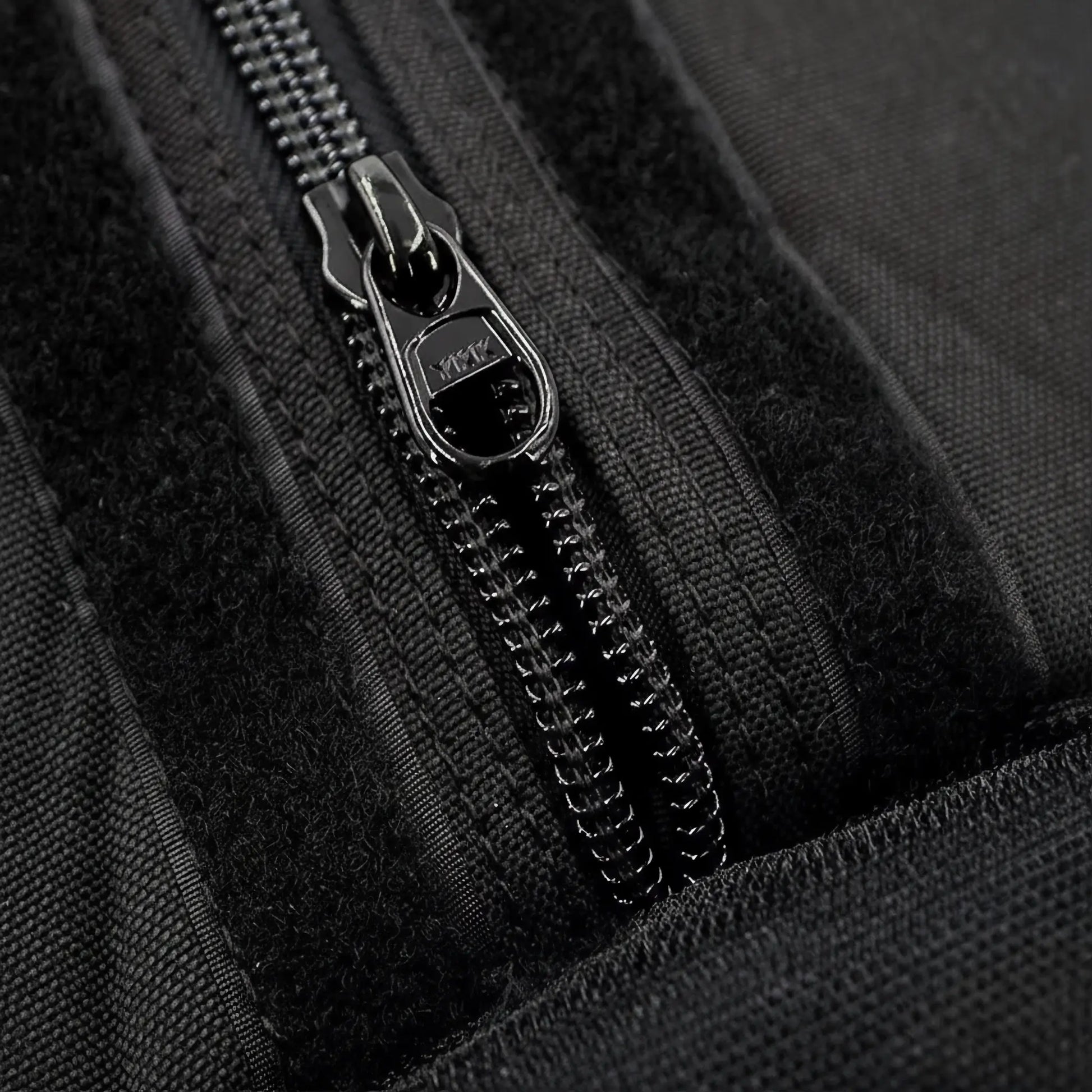 Heavy-duty exercise sandbag zipper and reinforced closure detail